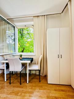Spacious Garden Villa near Danube For 16 Guests - Wenen - 3