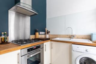 Spacious, Light-filled Central Period Apartment - Bath - 7
