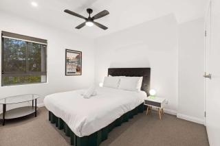 Two-Story Home with 2 Balconies - Sydney - 6