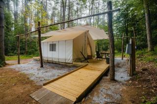 Classic Safari Tent in the Heart of the Adirondack Wilderness, near Lake George, New York - Corinth - 7