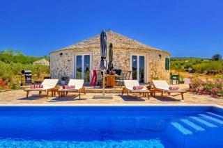 Island Getaway Heritage House - Mirce - 3