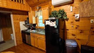 Amazing Cabin with Fire Pit and Hot Tub in Bruceton Mills, West Virginia - - 2