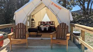 Romantic Glamping Getaways in Texas Hill Country in this Cute Safari Tent Rental - Vanderpool - 4