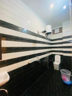 Hotel Laxmanam Residency - 900 meters from Shree Ram Temple Ayodhya - 5
