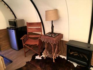 Classic Conestoga Wagon Ideal for a Glamping Getaway near Bryce Canyon, Utah - 4