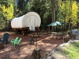 Classic Conestoga Wagon Ideal for a Glamping Getaway near Bryce Canyon, Utah - Alton - 1