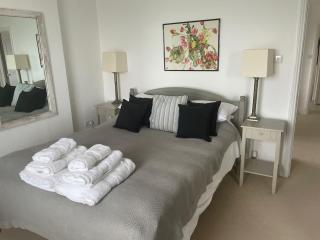 Elm Cottage charming with stunning coastal views! - Seaview - 0