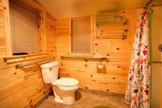 Charming Cabin Rental Nestled in the Peaceful Woods of Huron National Forest, Michigan - Five Corners - 2