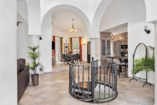 Villa with Private Pool 5 Minute Walk to the Beach - 4