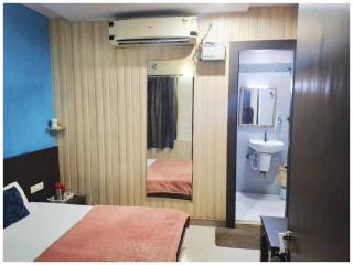 HOTEL GANGA # PALACE Near Mathura Museum - Bus Stand - Mathura Railway Jucation - Parking and Wifi Facilities - Air Conditioning Luxury Room - A Top Rated Four Star Hotel - Mathura - 2