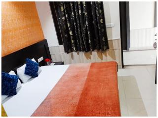 HOTEL GANGA # PALACE Near Mathura Museum - Bus Stand - Mathura Railway Jucation - Parking and Wifi Facilities - Air Conditioning Luxury Room - A Top Rated Four Star Hotel - Mathura - 4