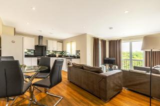 2BR Apt with Balcony, 5 mins to Heathrow - Stanwell - 6
