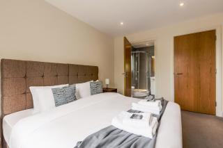 Cosy 2BR Flat with Patio, Heathrow 5 mins away - 2