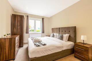 Cosy 2BR Flat with Patio, Heathrow 5 mins away - Stanwell - 9