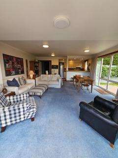 Charming Lakeside Home - Wanaka - 0