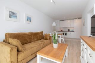 Unique Starowiejska Apartment with Parking by Noclegi Renters - Danzig - 4