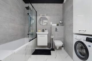 Bright Apartment with Balcony near Lake Żwirownia by Noclegi Renters - 6