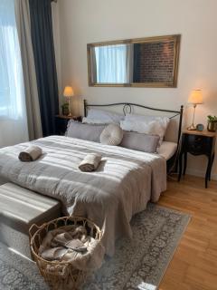 Audrey Hepburn apartment II Best Location Cathedral View Air-Conditioned - Bratislava - 5