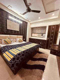 Namah 1 BHK Resort Homestay with KITCHEN -4 min from Prem Mandir - Vrindāvan - 1