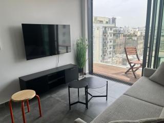 The Executive Suite in Florentine, Mamad & Balcony - 3