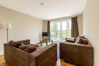 Lovely 2-Bed, 2-Bath Apt 5 Mins from Heathrow - Stanwell - 9