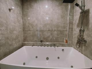 Maze Pool Villa Resort - Kamphaeng Phet - 8