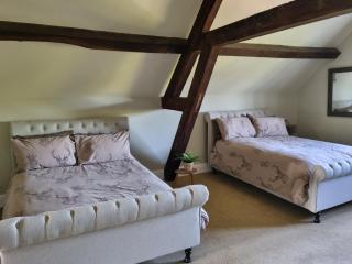 Lower Hollin- Suite with countryside views within a private home - - 8