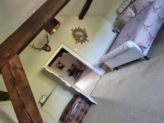 Lower Hollin- Suite with countryside views within a private home - - 5