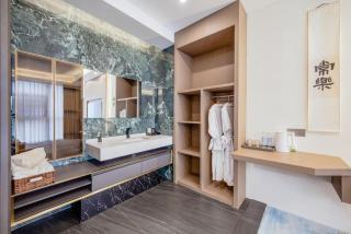 华泱温泉酒店-青城山店 - 2