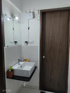 Luxury Private Room in Kharadi - Pune - 3