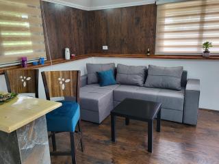 Exclusive Lama centar Luznice,Kragujevac - - 7