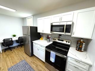 Cozy unit King bed & laundry - Wilmington - 6