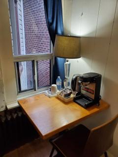 Toronto Little Italy Guest House - 3