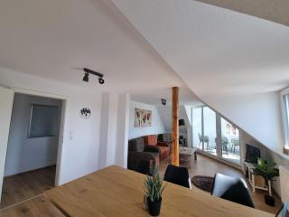 Evelyns Apartment, nahe der Therme und dem Zentrum, privat Parkplatz, Balkon, Highspeed-WLAN - Bad Kissingen - 9