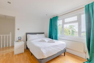 Spacious 4BD Home with Large Garden East London - Londra - 9