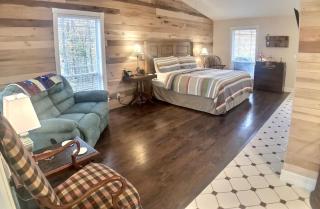 Ozark Spring Cabin Rock Bluff 03 King Bed Spa Tub - Eureka Springs - 5