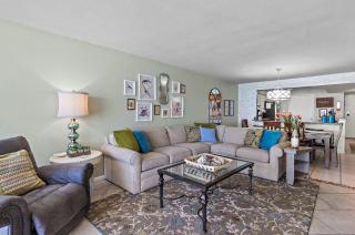 1102 Shoreline Towers Gulf Front Condo- Free Beach Setup 2025 - 2