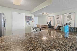 1102 Shoreline Towers Gulf Front Condo- Free Beach Setup 2025 - 1