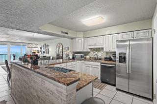 1102 Shoreline Towers Gulf Front Condo- Free Beach Setup 2025 - Destin - 2
