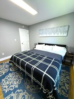 Cozy Walk up King Bed fast WiFi - Wilmington - 9