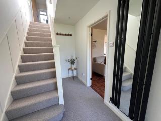 Modern 3-Bed Home with Free Parking Wi-Fi & Garden - Yeovil - 1