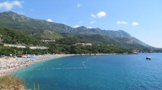Seaside Serenity Beautiful Apartment in Bečići, Budva - Budua - 0