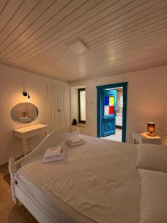 3-BR Stylish 2-Story Greek Stone House in Cunda - - 7