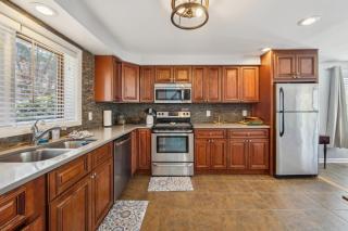 Hullabaloo 23E - Upgrade End Unit with Mountain Views - 8