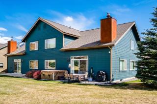 3BR Big Sky Getaway with Hot Tub and Mountain Views - Big Sky - 0