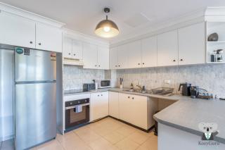 KozyGuru | Balmain | 2BTownhouse bridge view - Sidney - 3
