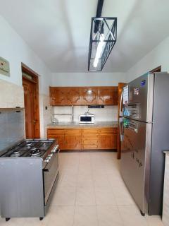Kileleshwa Furnished & Serviced 3 Bedroom Apartment - Nairobi - 6