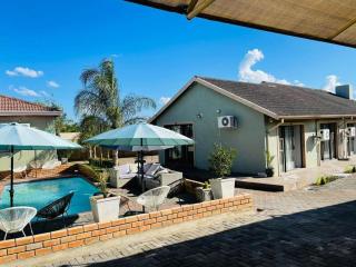 TLMZ Guesthouse - Newcastle - 8