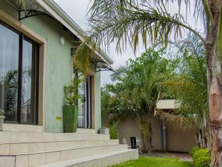 TLMZ Guesthouse - Newcastle - 3