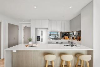 KozyGuru | Rhodes | Water View 3Bedrooms APT - Sidney - 0